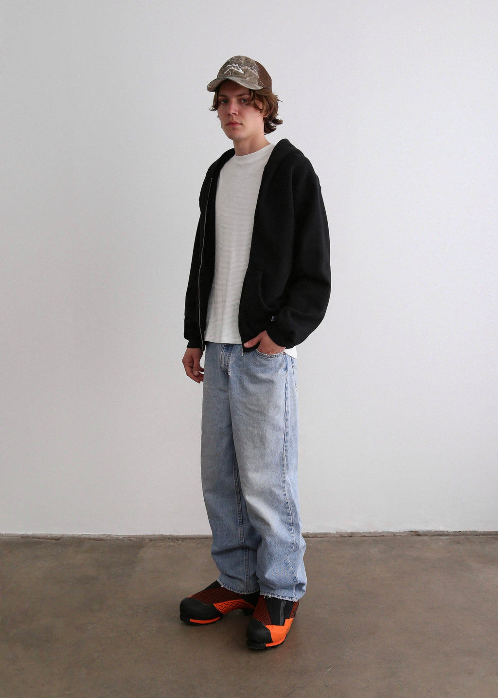 ZIP-UP HOODIE - BLACK
