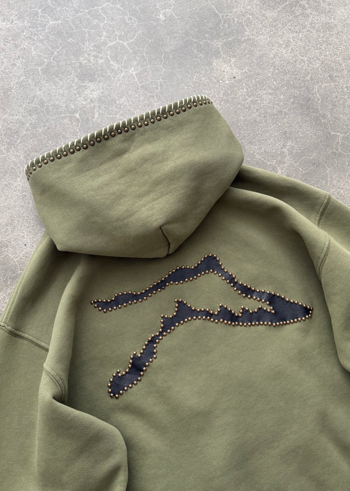 STUDDED TRAINING ZIP-UP HOODIE - OD GREEN