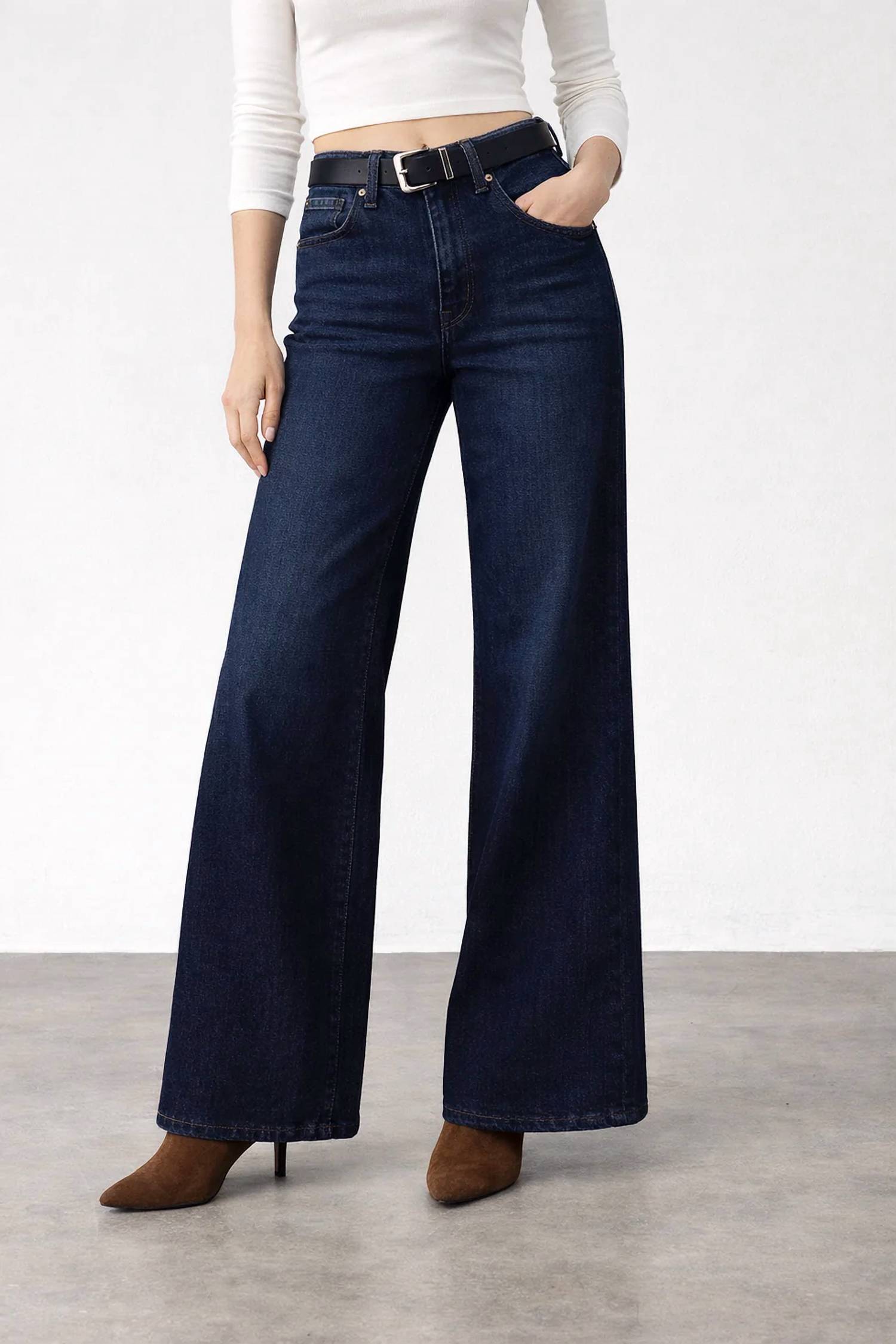 Favorite Daughter - The Mischa Shortie Bootcut Jeans